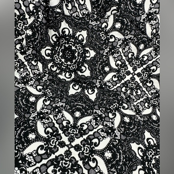 NWT Torrid cropped blouse sleeves top, size 3X, black white lattice print - Picture 10 of 14